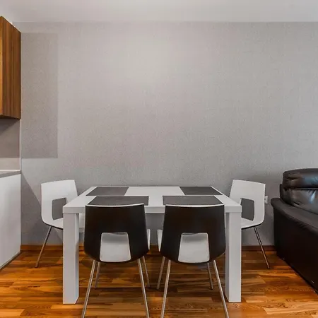 Comfy & Modern In Studentski Grad